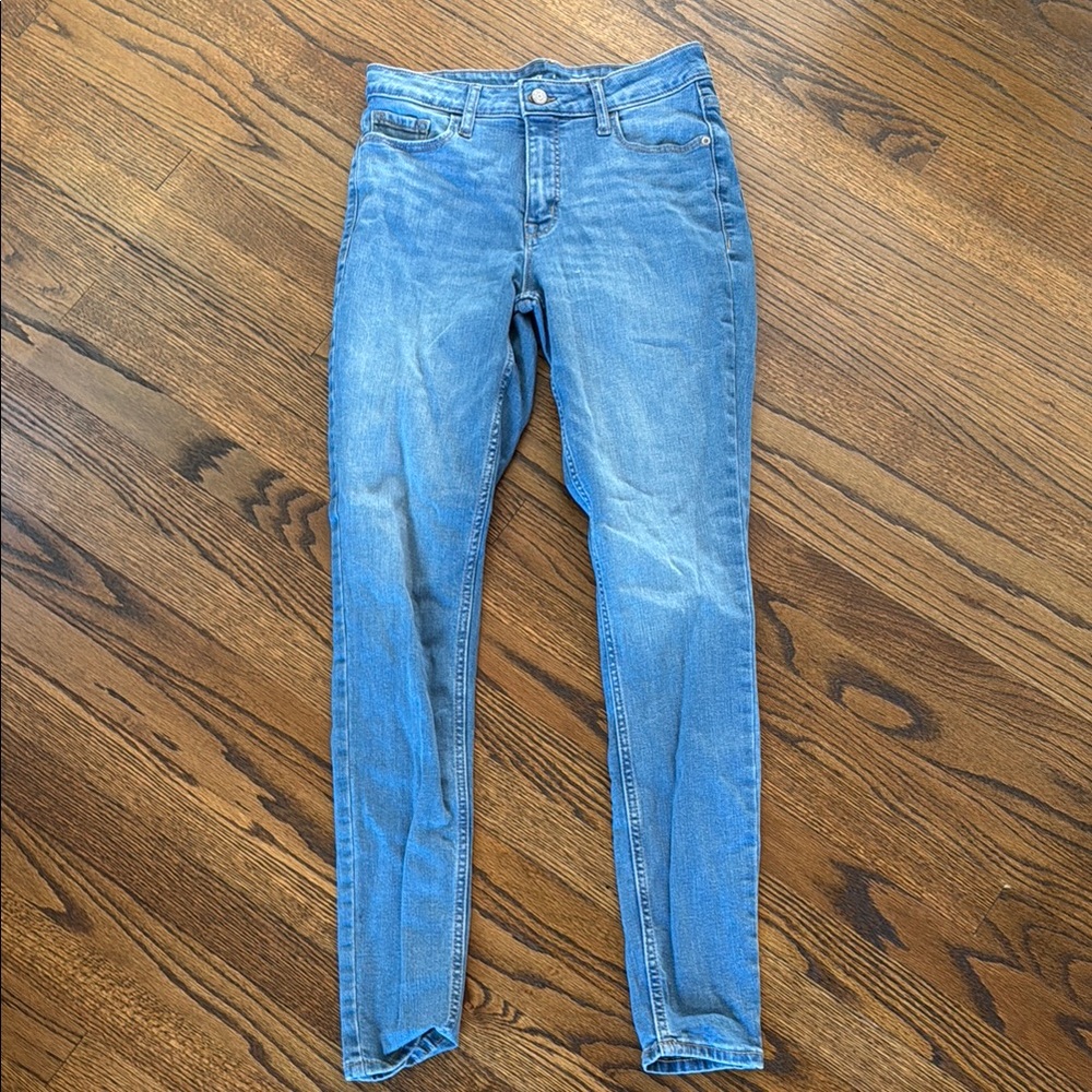 B4 Old Navy Women’s 6 Long High Rise Blue Skinny Jeans